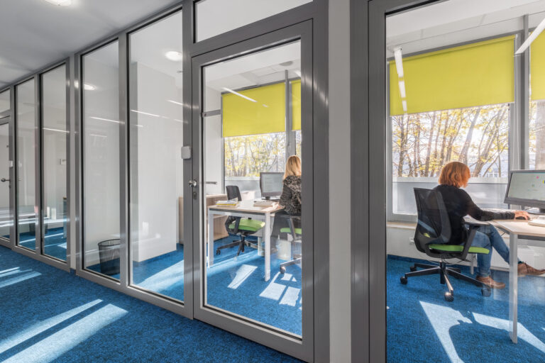 Modern,And,Light,Office,Interior,With,Glass,Wall